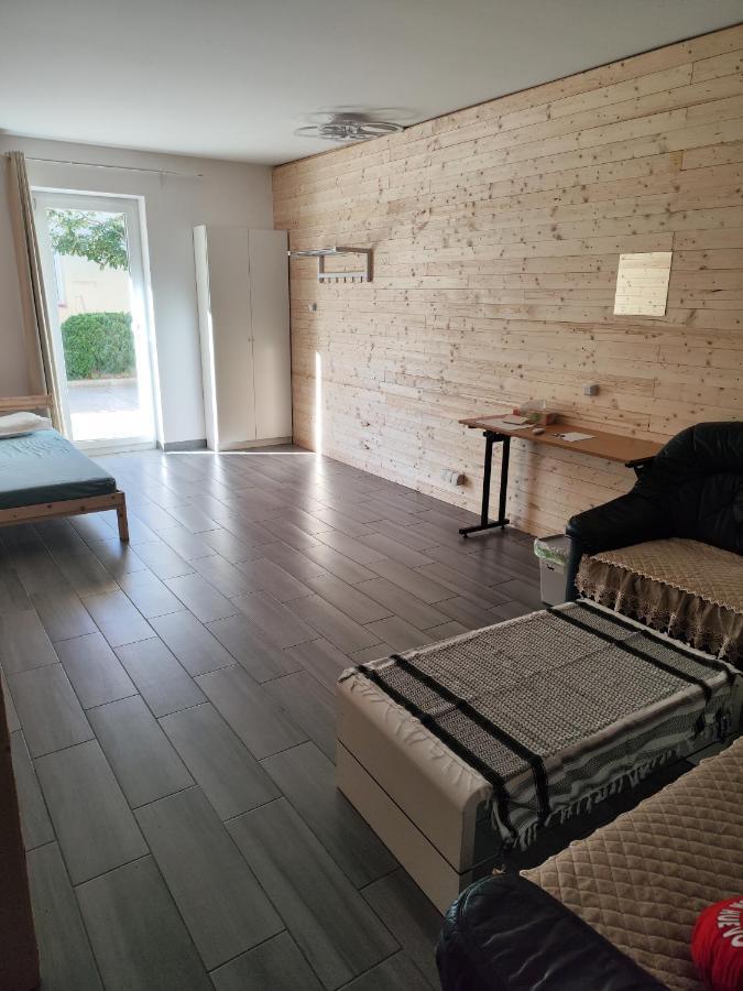 Erdgeschoss Wohnung Nahe Flughafen Viyana Dış mekan fotoğraf